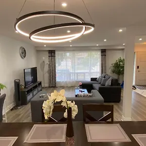 Apartment Spectacular 3 Bedroom 2 Wr House - Close To Airport, Toronto